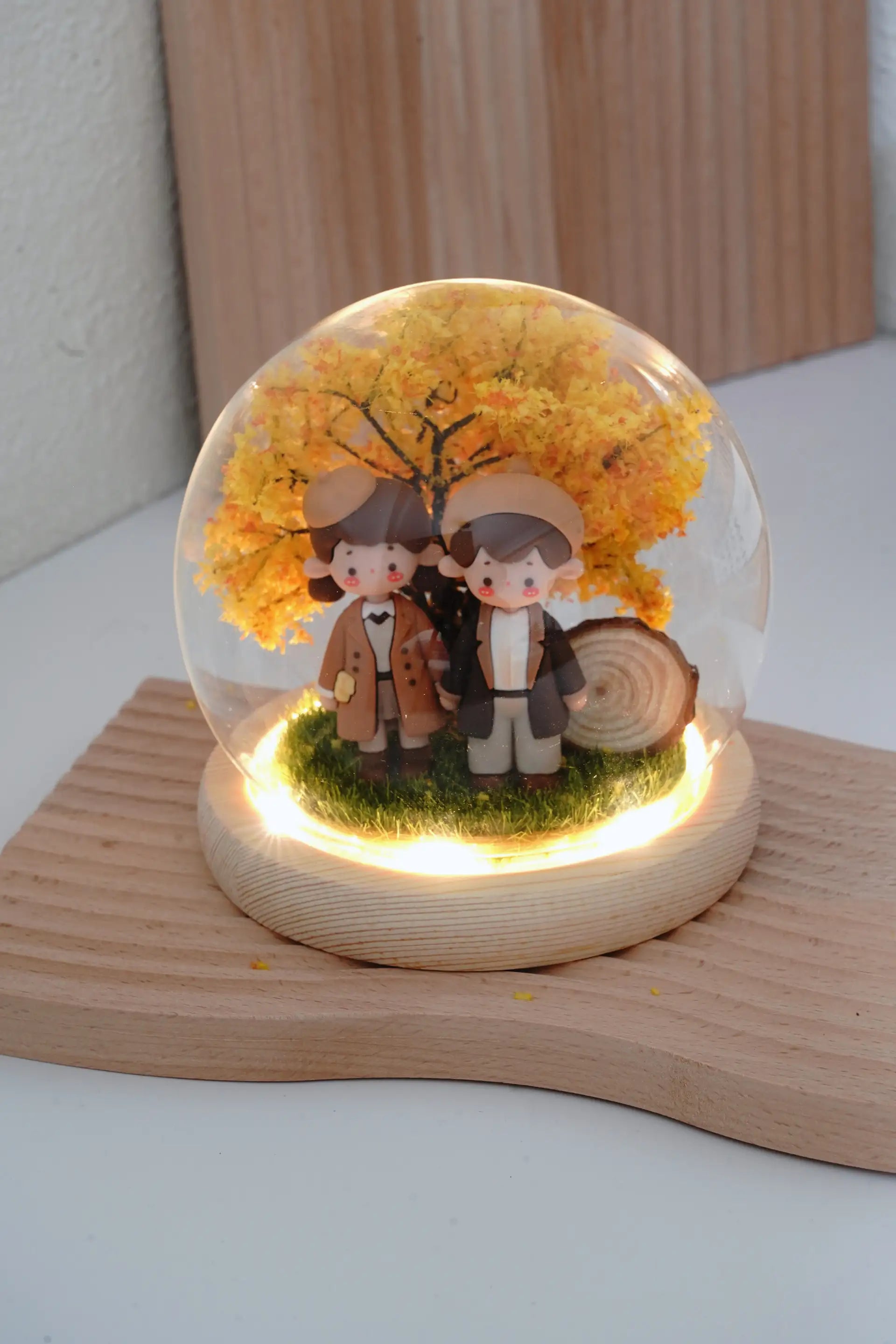 Autumn Love crystal ball with couple miniatures under round glass dome, LED warm lighting and wooden base